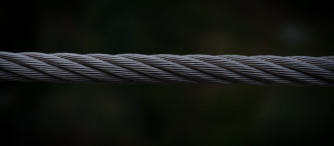 Blauwe kabel in de grond: herkennen, gebruik en veilig graven