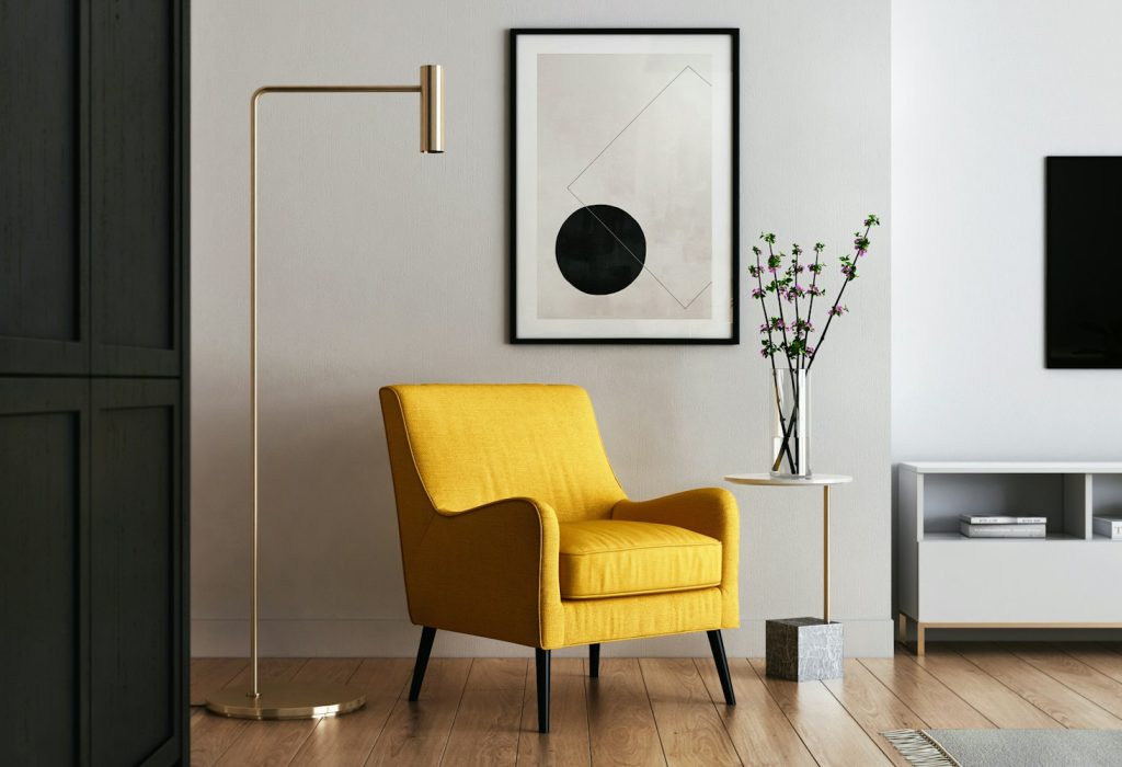 Genderneutrale babykamer met natuurlijke tinten en houten meubels